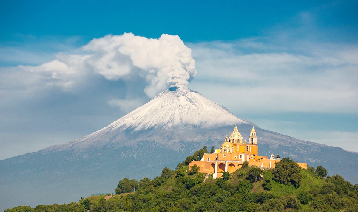 Flowers, coffee, or pyramids? Puebla has the perfect plan for your getaway 🌿